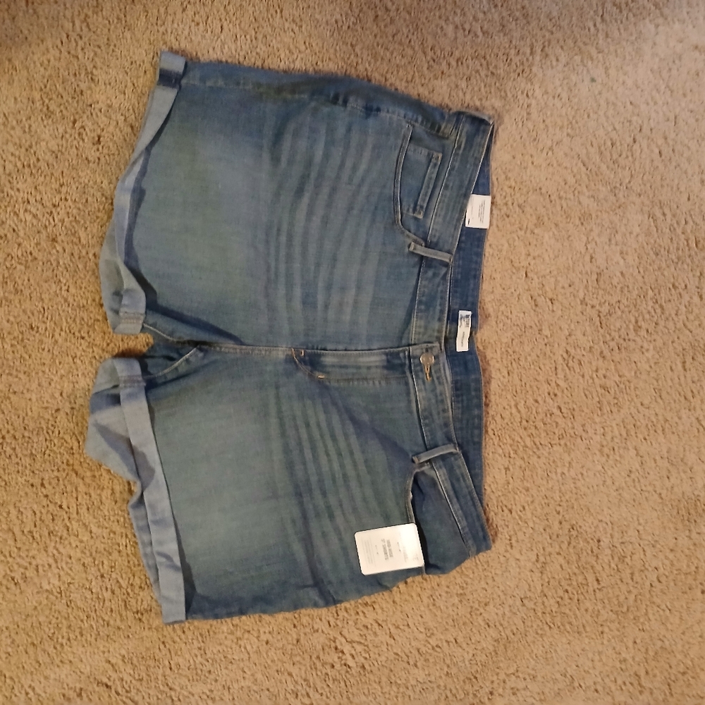Signature by Levi Strauss shorts